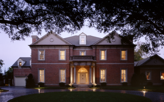 Bayfair builds bespoke custom homes in South Tampa with their Design Build services.
